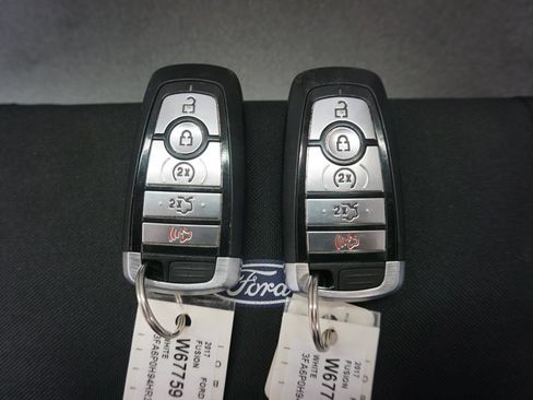 Used 2017 Ford Fusion SE FWD image 16