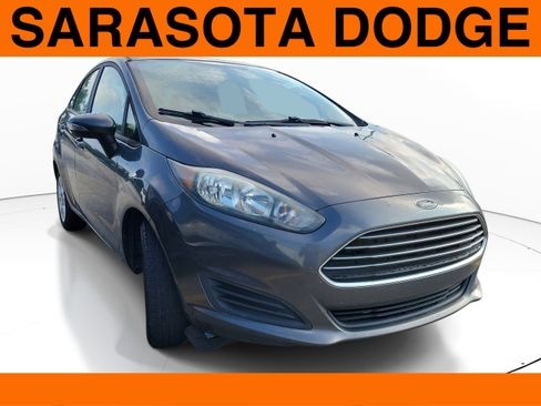Used 2016 Ford Fiesta SE FWD image 1