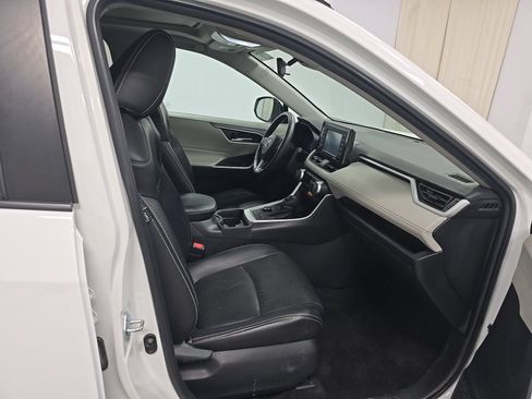 Used 2021 Toyota RAV4 XLE w/ Convenience Package AWD/4WD image 8