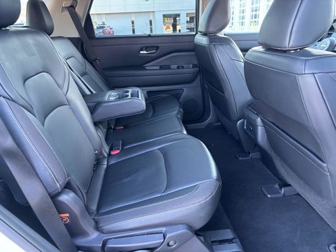 Used 2022 Nissan Pathfinder SL image 11