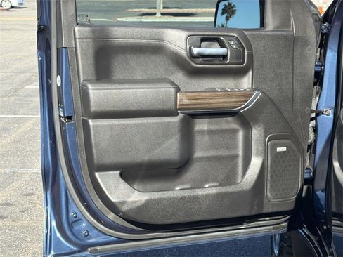 Used 2021 Chevrolet Silverado 1500 LT Trail Boss w/ Convenience Package II image 19