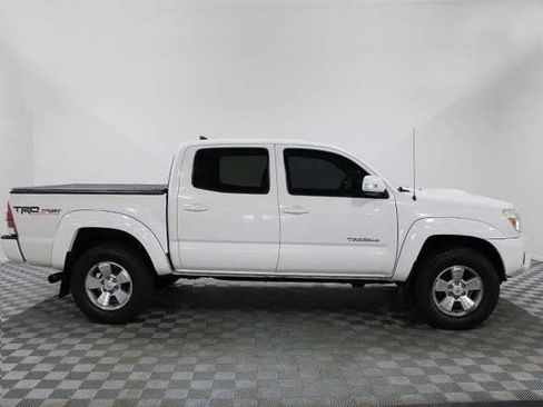 Used 2015 Toyota Tacoma 4x4 Double Cab w/ TRD Sport Package image 7
