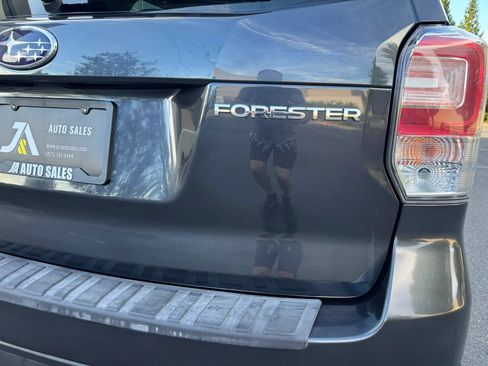 Used 2018 Subaru Forester 2.5i Limited AWD/4WD image 16