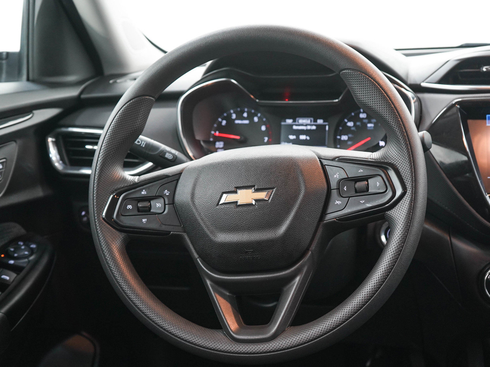 Used 2023 Chevrolet TrailBlazer LT w/ Convenience Package AWD/4WD image 16