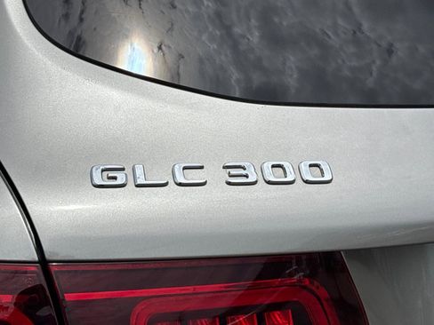 Used 2021 Mercedes-Benz GLC 300 4MATIC image 11