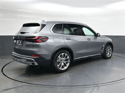 New 2026 BMW X5 xDrive50e image 4