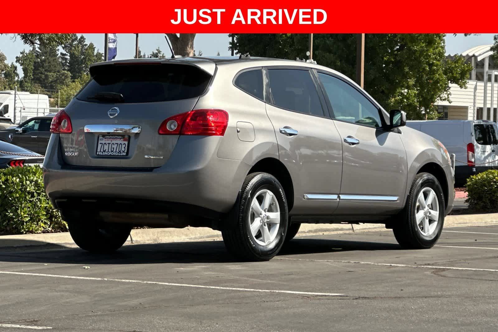 Used 2013 Nissan Rogue S w/ Special Edition Pkg FWD image 2