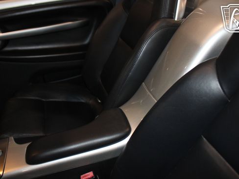 Used 2004 Chevrolet SSR w/ Preferred Equipment Group RWD image 15