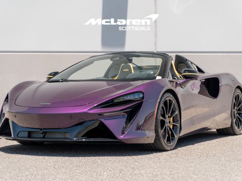 Used 2025 McLaren Artura Spider RWD image 3