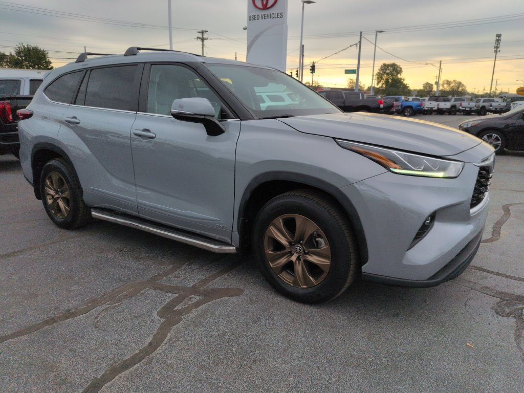 Used 2023 Toyota Highlander Bronze Edition AWD/4WD image 7