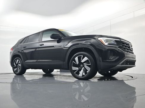 Used 2024 Volkswagen Atlas Cross Sport SE FWD image 47