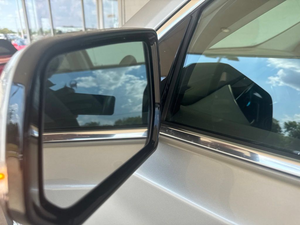 Used 2019 Chevrolet Traverse LT FWD image 10