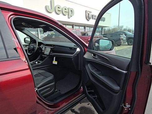 New 2026 Jeep Grand Cherokee Altitude AWD/4WD image 17