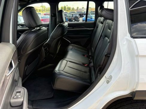 Used 2024 Jeep Grand Cherokee Limited image 23