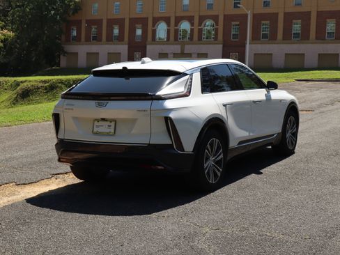 Used 2024 Cadillac Lyriq Luxury RWD image 7