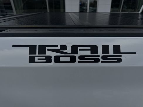 Used 2021 Chevrolet Silverado 1500 LT Trail Boss w/ Convenience Package II image 33