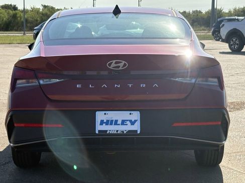 New 2025 Hyundai Elantra SE image 5