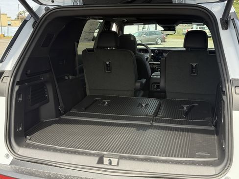 New 2026 Chevrolet Traverse LT w/ Sun and Wheel Package AWD/4WD image 32