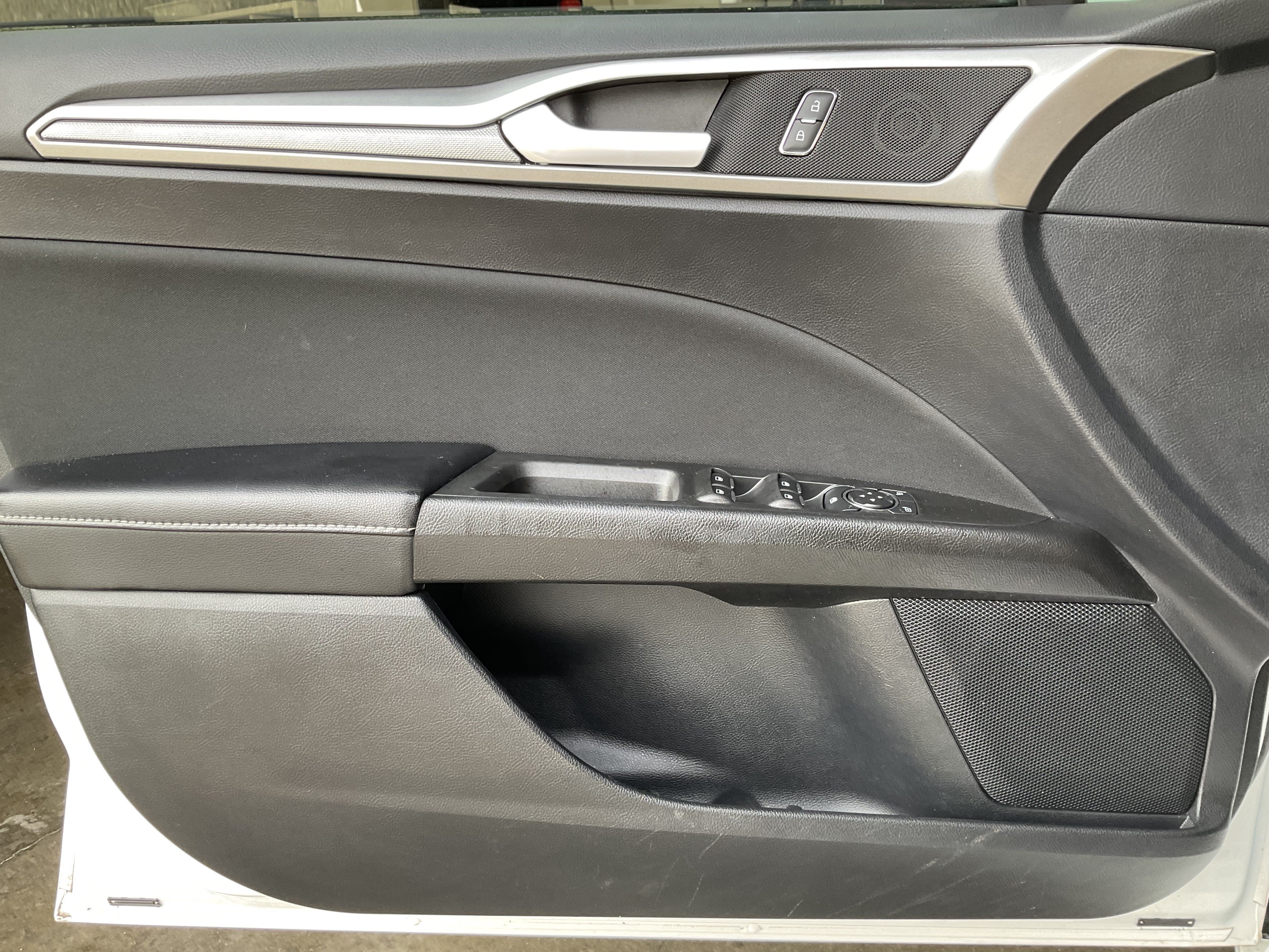 Used 2020 Ford Fusion SE AWD/4WD image 26