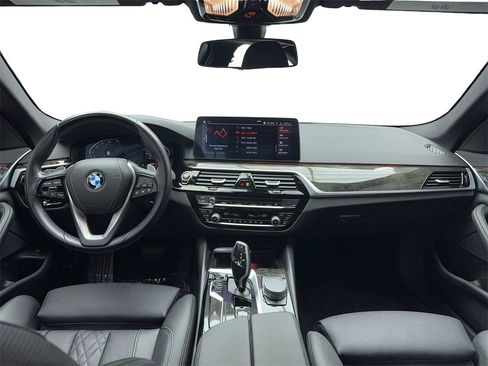 Used 2022 BMW 530i w/ Convenience Package image 16