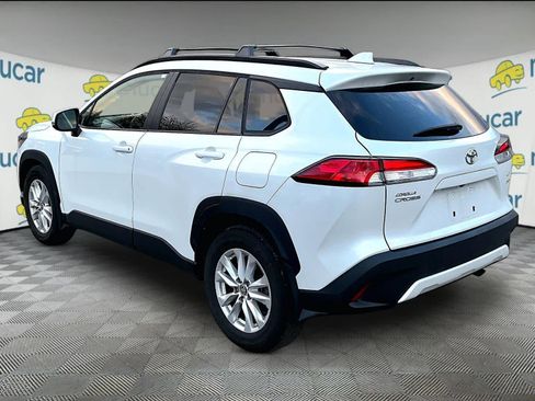 Certified 2023 Toyota Corolla Cross LE w/ Moonroof Package image 3