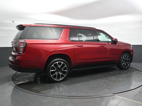 Used 2023 Chevrolet Suburban RST image 2
