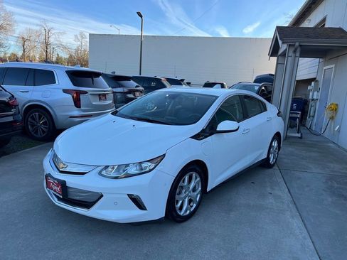 Used 2017 Chevrolet Volt Premier w/ Driver Confidence II Package image 4