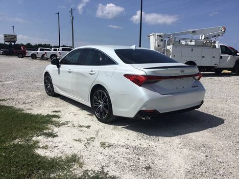 Used 2019 Toyota Avalon Touring FWD image 5