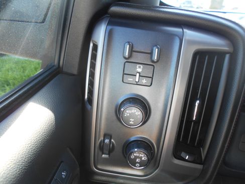 Used 2018 GMC Sierra 1500 SLT w/ All Terrain Package AWD/4WD image 15