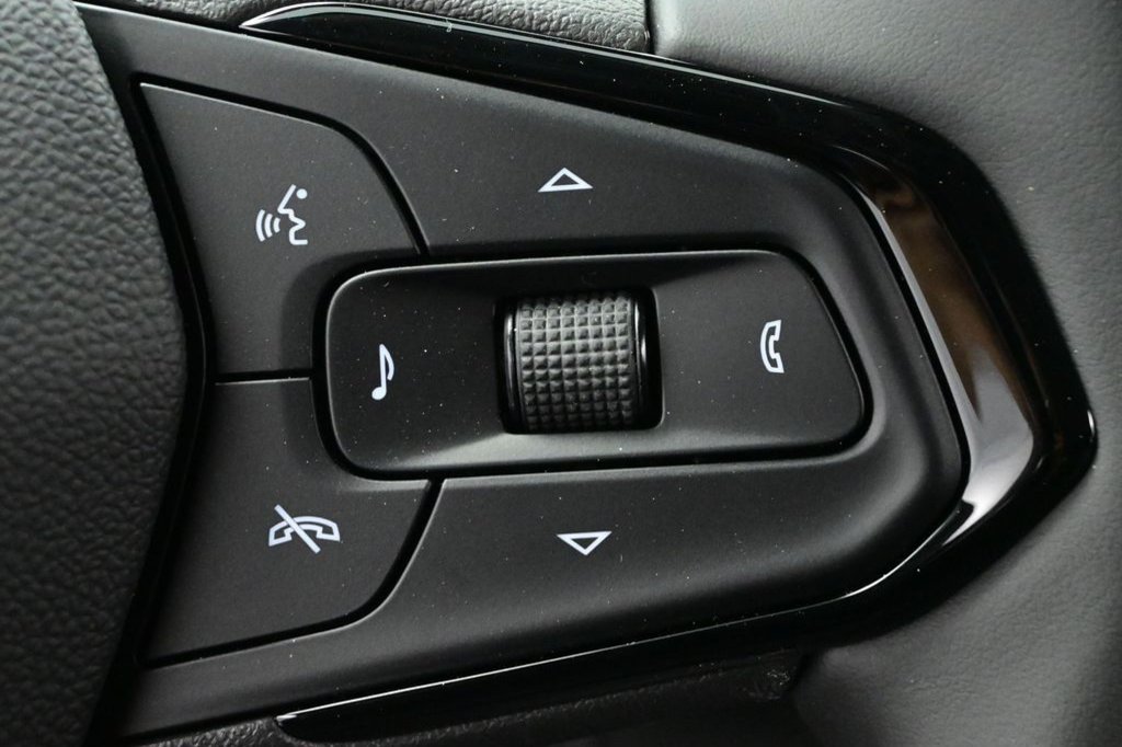 Used 2027 Chevrolet Bolt LT w/ Comfort Package FWD image 24
