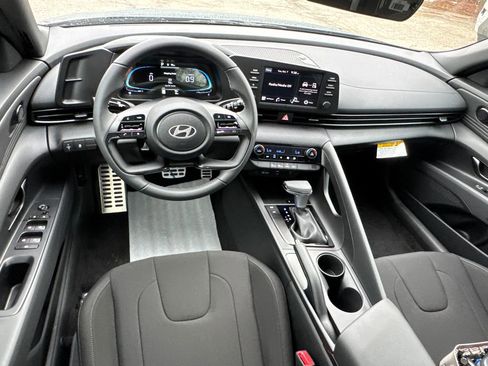 New 2025 Hyundai Elantra Sport image 13