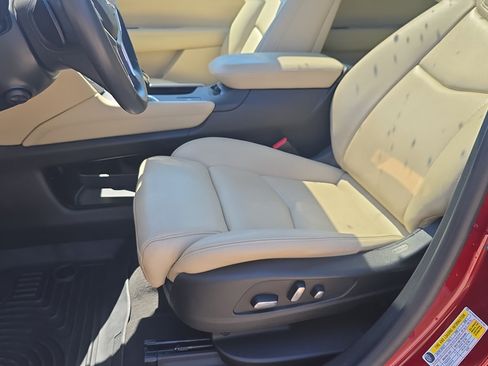 Used 2017 Cadillac XT5 Luxury FWD image 13