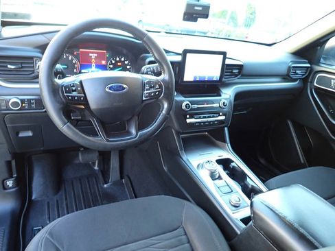 Used 2020 Ford Explorer XLT image 19