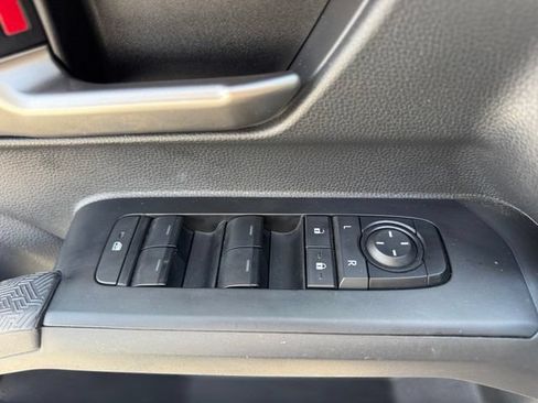 Used 2025 Toyota Tacoma TRD Off-Road AWD/4WD image 9