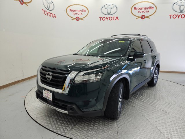 Used 2024 Nissan Pathfinder SL FWD image 2