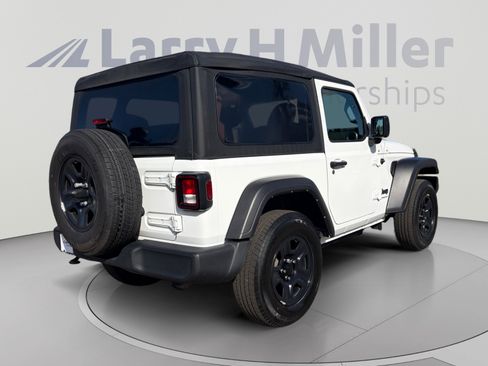 Used 2022 Jeep Wrangler Sport AWD/4WD image 6