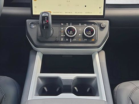 Used 2026 Land Rover Defender 110 X-Dynamic SE AWD/4WD image 12