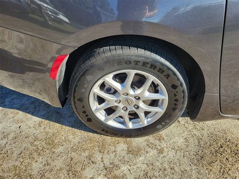 Used 2023 Chrysler Voyager LX image 7