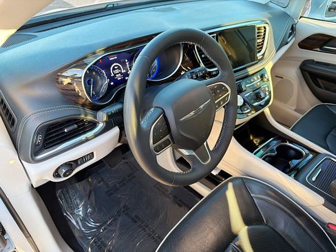 Used 2022 Chrysler Pacifica Limited image 26