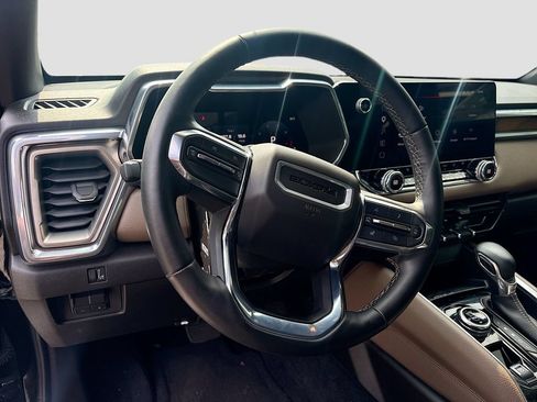 Used 2025 GMC Canyon Denali AWD/4WD image 11