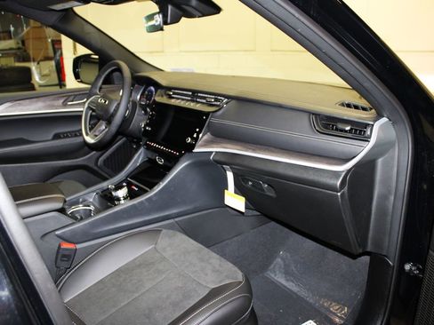 New 2026 Jeep Grand Cherokee Altitude image 28