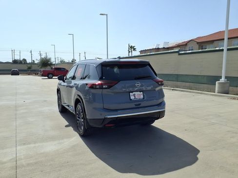 Used 2024 Nissan Rogue Platinum FWD image 3