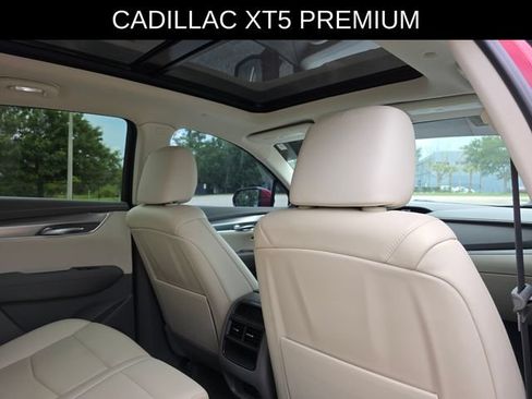 Used 2021 Cadillac XT5 Premium Luxury FWD image 12