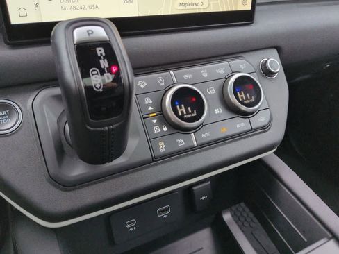 Used 2022 Land Rover Defender 110 SE image 30