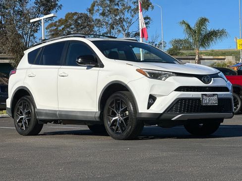 Used 2016 Toyota RAV4 SE image 8