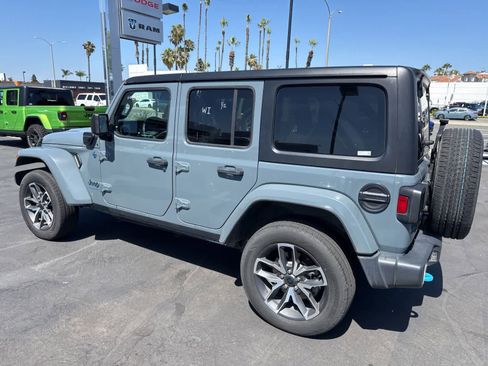 Used 2024 Jeep Wrangler Unlimited AWD/4WD image 9