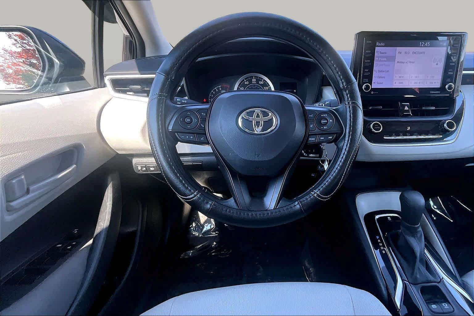 Used 2022 Toyota Corolla LE w/ Carpet Mat Package (TMS) FWD image 6