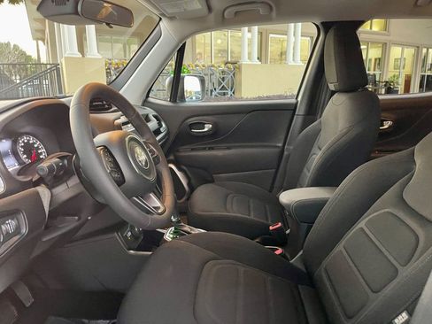 Used 2022 Jeep Renegade Latitude image 11