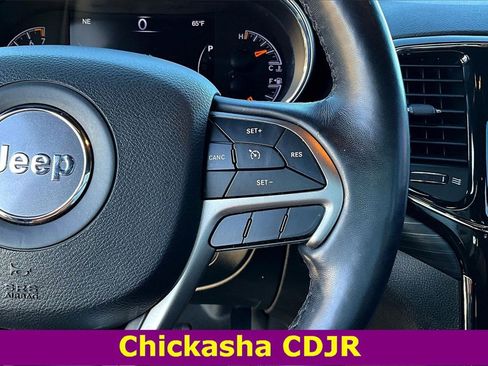 Used 2021 Jeep Grand Cherokee Laredo X image 12