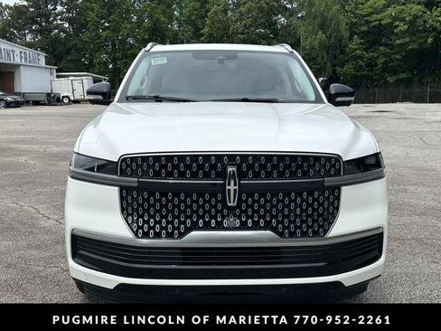 New 2026 Lincoln Navigator L Reserve AWD/4WD image 2